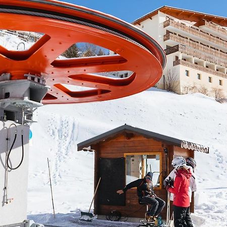 Langley Hotel Le Petit Prince Alpe d'Huez Exterior photo