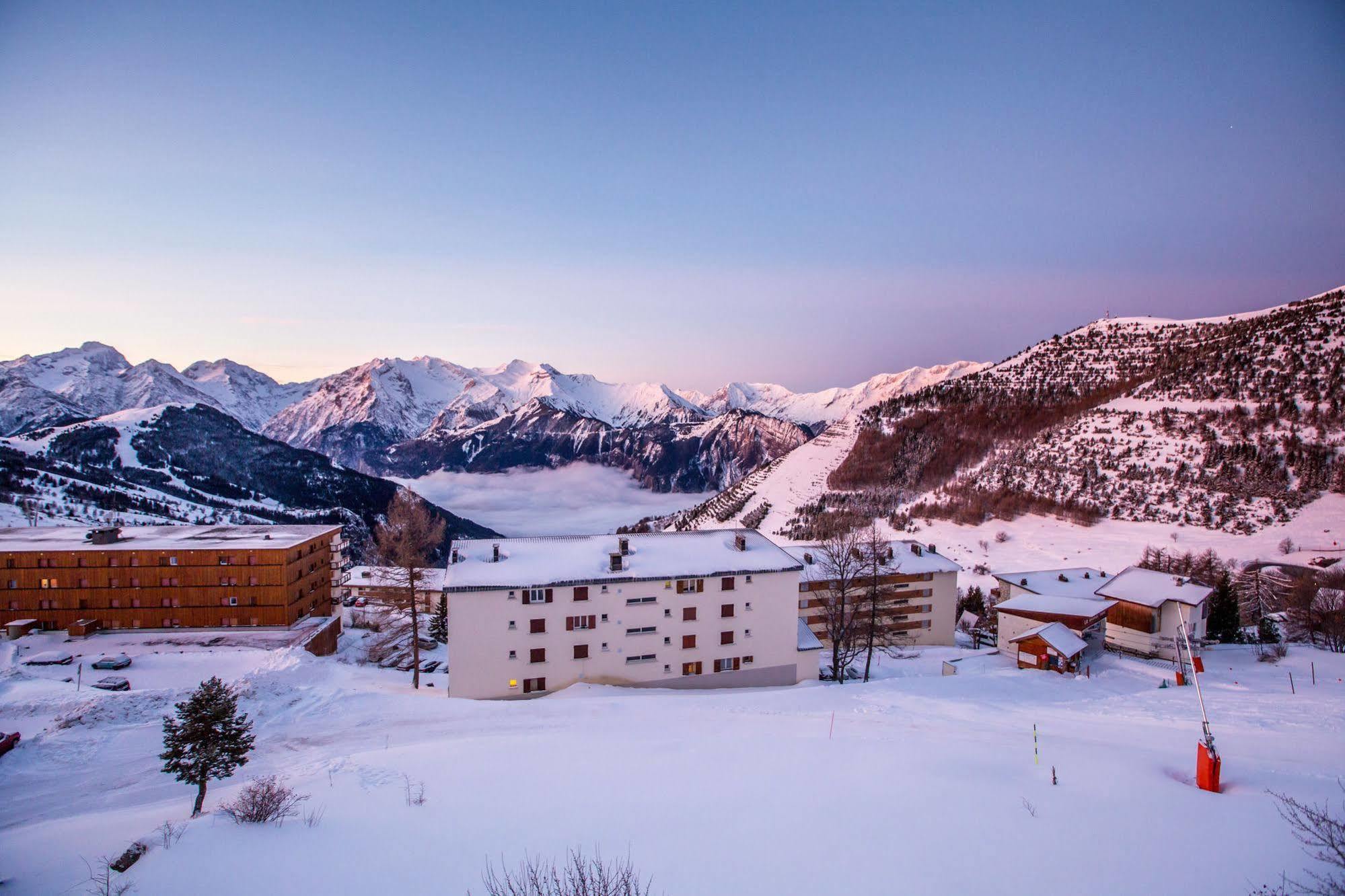 Langley Hotel Le Petit Prince Alpe d'Huez Exterior photo