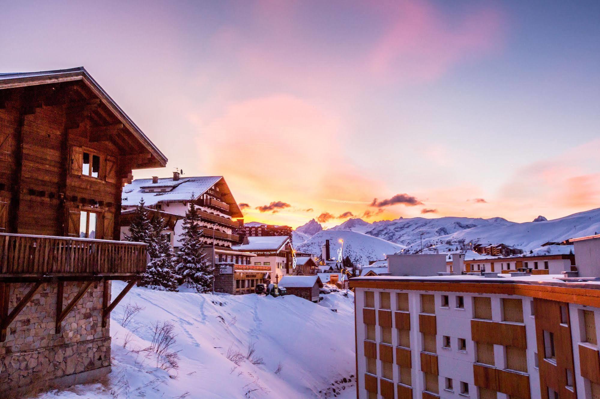 Langley Hotel Le Petit Prince Alpe d'Huez Exterior photo