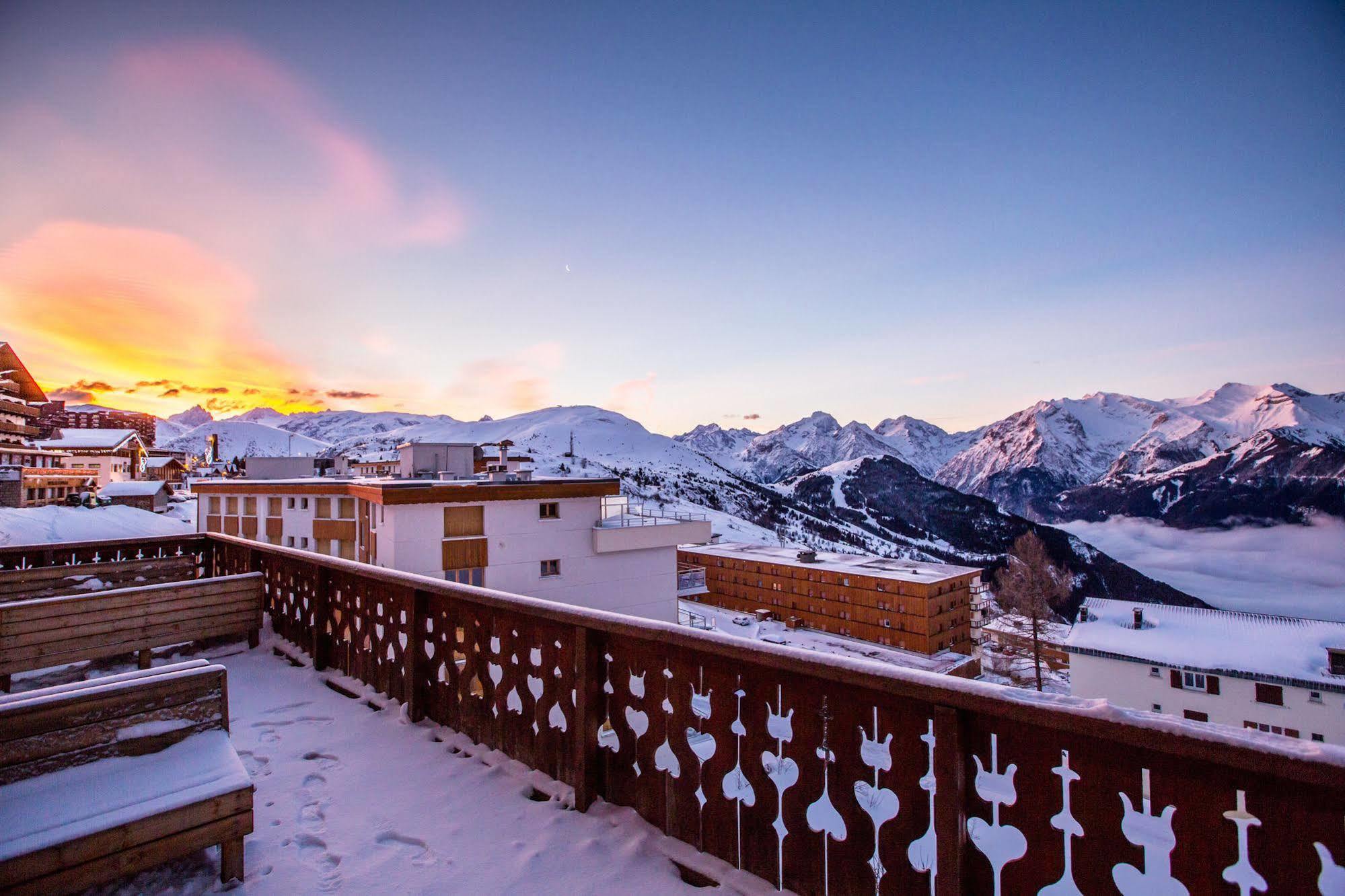 Langley Hotel Le Petit Prince Alpe d'Huez Exterior photo